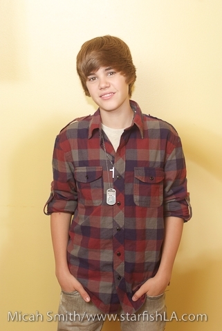 Justin-Photoshoot-justin-bieber-8731022-321-480.jpg