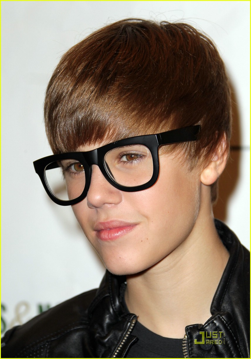 justin-bieber-bn-signing-13.jpg